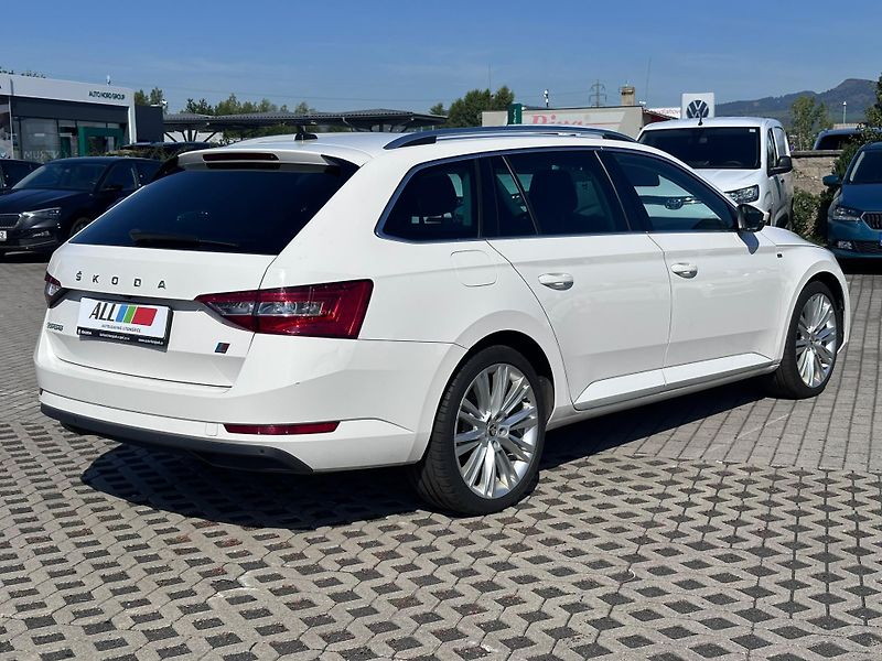Škoda Superb 2.0 TDI 110kW Style - fotka 2 z 18