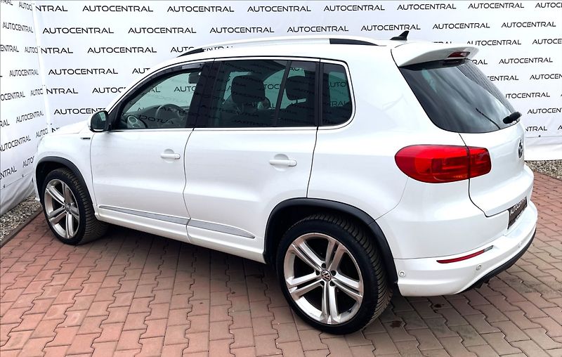 Volkswagen Tiguan 2,0 TDi,103kW,R-line,4x4,serv. - fotka 6 z 22