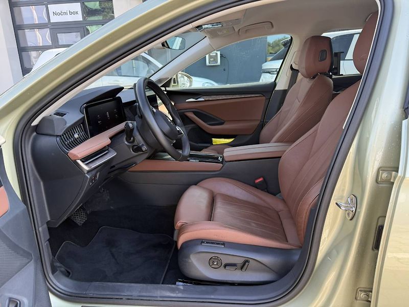 Škoda Superb Combi L&K 2,0 TDI 110kW DSG7/. - fotka 9 z 26