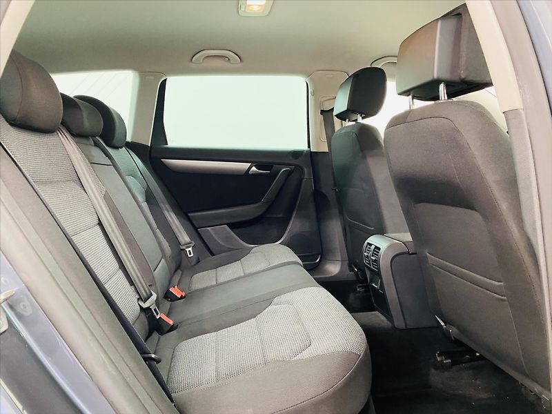 Volkswagen Passat 2,0 TDI DSG 125 kW 4Motion - fotka 7 z 26