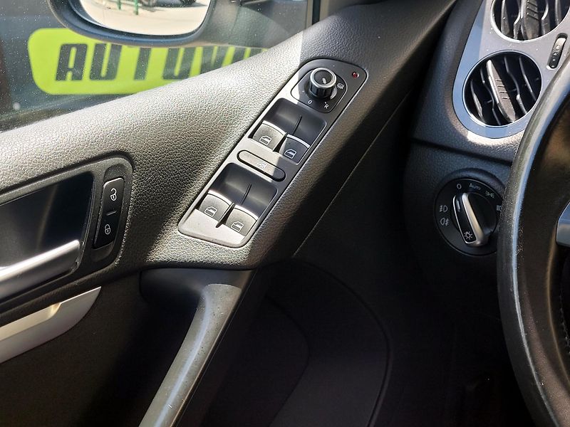 Volkswagen Tiguan 2,0 TDi DSG 4motion SERV.KNÍŽK - fotka 39 z 41