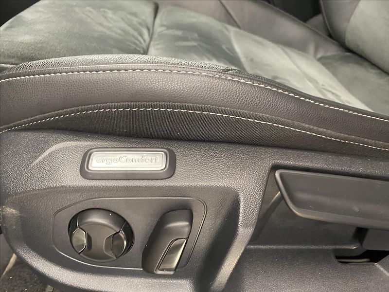 Volkswagen Arteon 2,0 TDi 147kW DSG R-LINE - fotka 13 z 28
