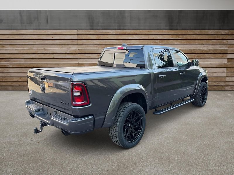 Dodge RAM (2020) +HEMI+OFFROAD PAKET+LOOK26+ - fotka 3 z 23