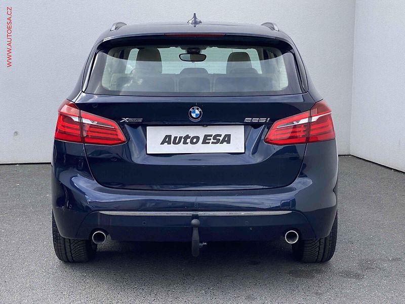 BMW Řada 2 (2017) 2.0T 225i xDrive, LuxuryLine - fotka 5 z 21
