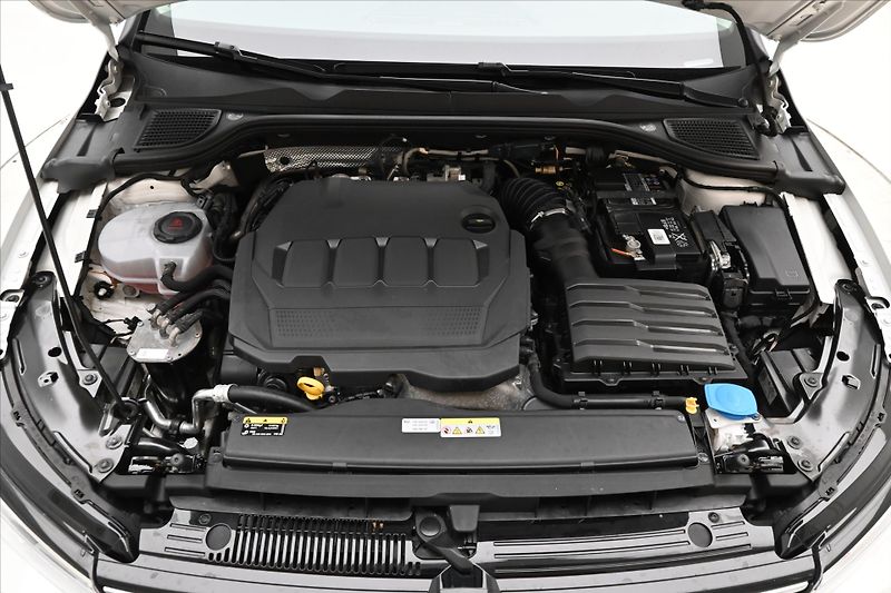 Volkswagen Golf 2,0 TDI 85kW DSG Life Záruka a - fotka 9 z 30