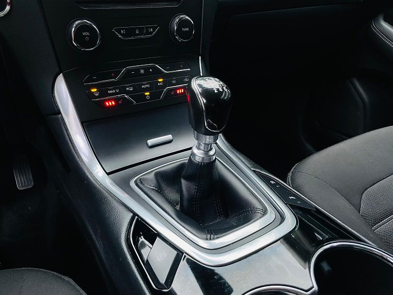 Ford Galaxy 2.0TDCi MANUÁL 7MÍST TAŽNÉ - fotka 40 z 53