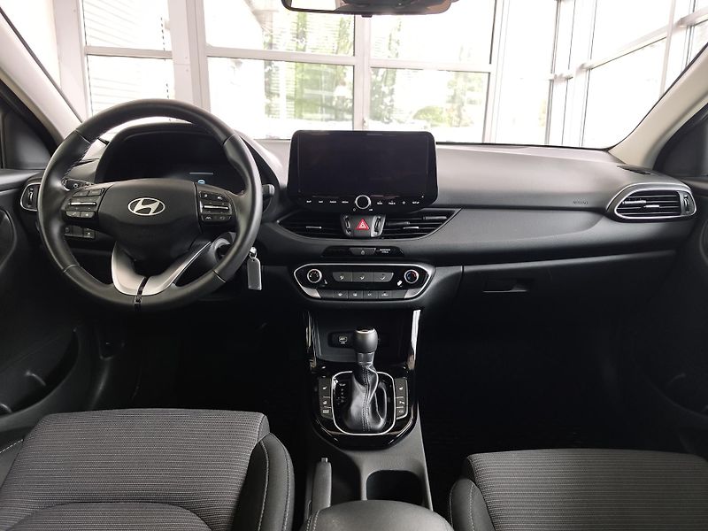 Hyundai i30 (2024) 1.0 T-GDi 74kW DCT Family - fotka 10 z 21