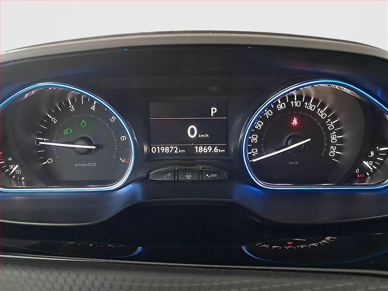 Peugeot 2008 (2018) Allure 1.2 PureTech, Automat - fotka 11 z 20