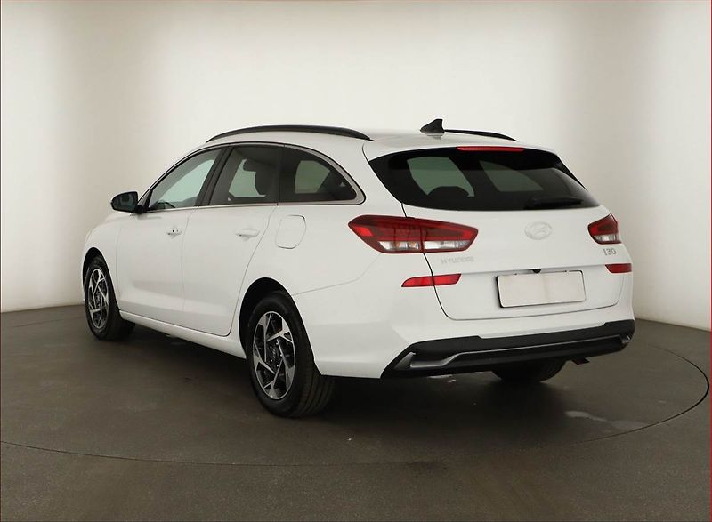 Hyundai i30 (2025) 1.0 T-GDI, Style, FullLed - fotka 4 z 15