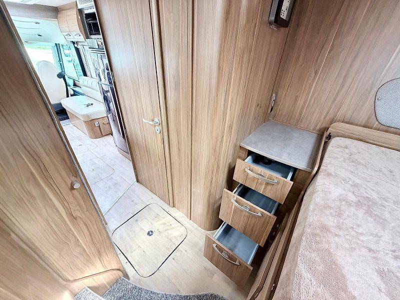 Pilote (2012) G832XLG Explorateur - fotka 26 z 34