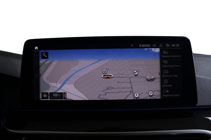 BMW Řada 5 530d xDrive Touring - fotka 15 z 33