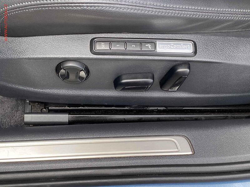 Volkswagen Passat (2016) 2.0 TDi, Highline, DSG, LED - fotka 12 z 20
