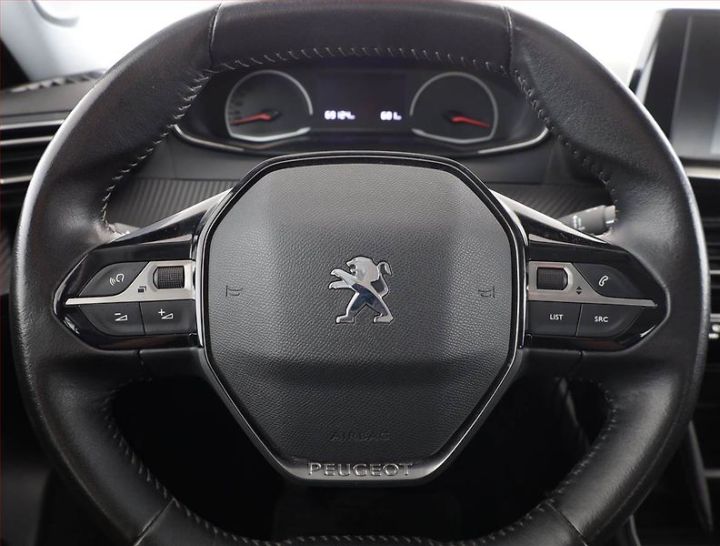 Peugeot 2008 (2021) 1.2 PureTech, Tempomat - fotka 8 z 15