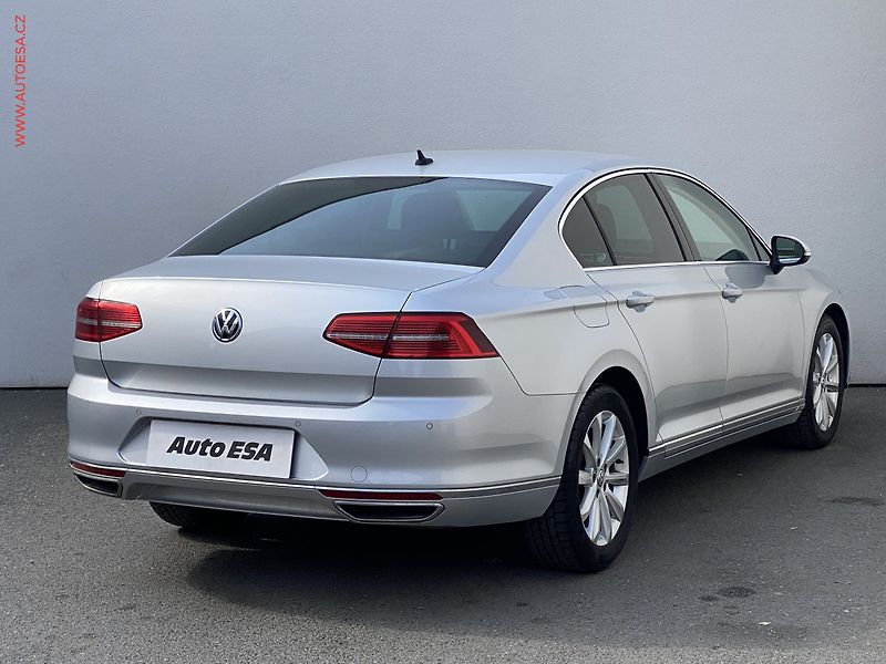 Volkswagen Passat (2019) 2.0 TDi, Highline, DSG, +ALU - fotka 4 z 20