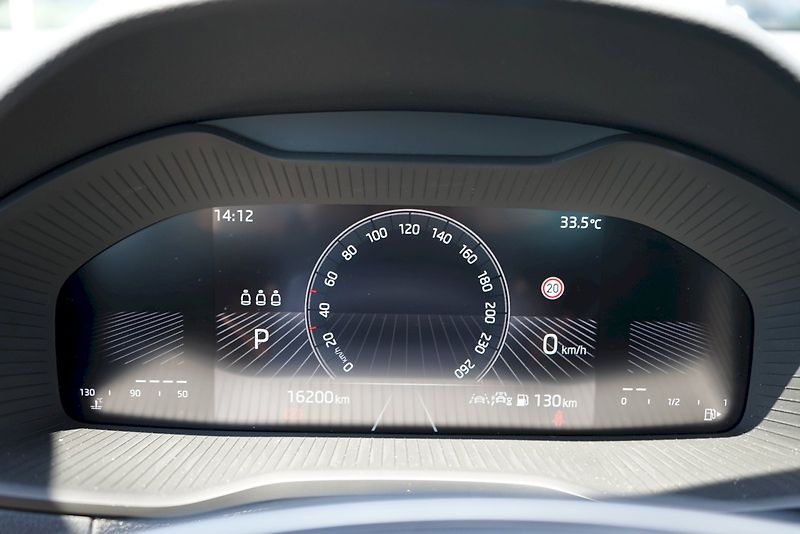 Škoda Karoq (2024) TSI 110 kW DSG Fresh - tažné - fotka 11 z 29