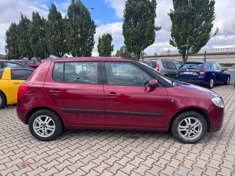 Škoda Fabia (2008) 1,2 HTP 44 KW KILOMETRY - fotka 6 z 38
