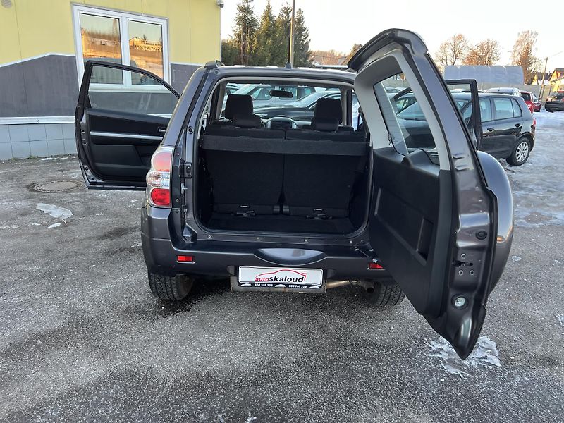 Suzuki Grand Vitara 2,4i 122KW,4x4+UZÁVĚRKA,DIGIKL - fotka 23 z 38