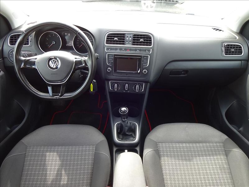 Volkswagen Polo 1,2 TSI 66kW - fotka 33 z 52