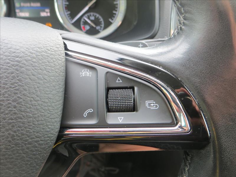 Škoda Karoq 1,5 TSI Style 110kW DSG WEBAST - fotka 27 z 33