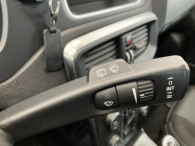 Volvo V40 T3 FWD Momentum MT6 - fotka 22 z 40