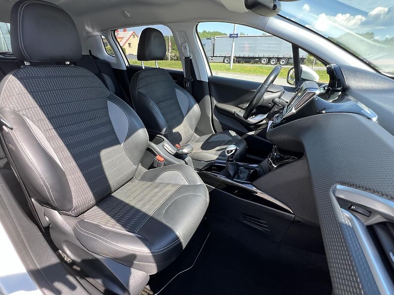 Peugeot 2008 (2019) 1.5 BlueHDi - fotka 16 z 40