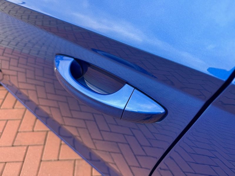 Škoda Fabia (2016) 1.2TSi Digi Klima Tažné Zař. - fotka 44 z 50