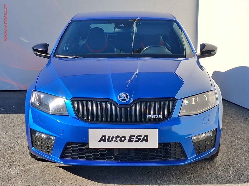Škoda Octavia (2015) 2.0 TSi, RS, TZ, park.asist - fotka 2 z 20