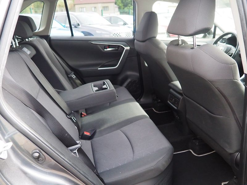 Toyota RAV4 (2019) 2.5 Hybrid, Automat - fotka 16 z 36