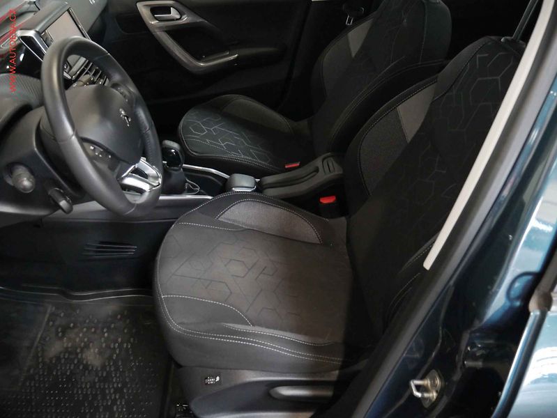 Peugeot 2008 (2018) 1.2, 1.maj,ČR, Výhř.sed. - fotka 9 z 17