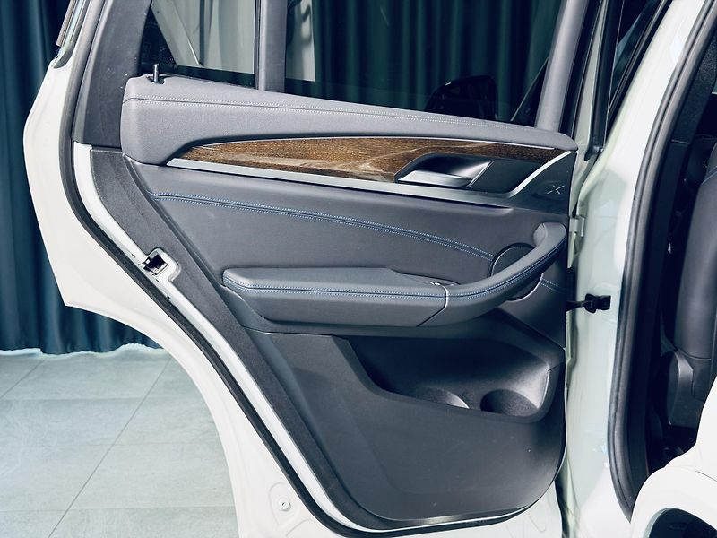 BMW X3 (2021) M40i CZ TOP STAV  - fotka 32 z 43