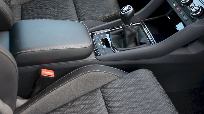 Škoda Karoq (2023) 2.0 TDI 110 KW Style Exclusive - fotka 14 z 27