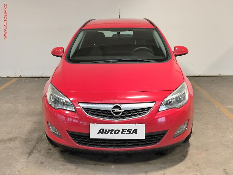 Opel Astra (2011) 1.4i, AC - fotka 2 z 17