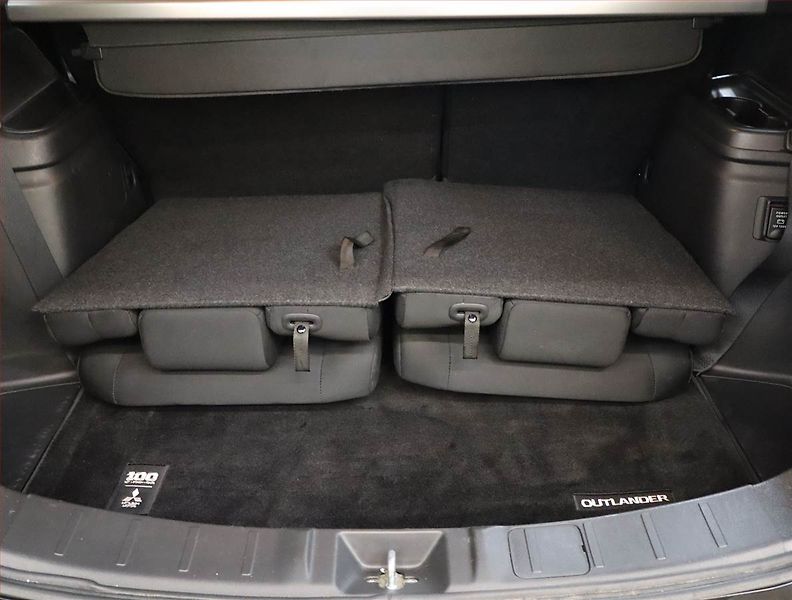 Mitsubishi Outlander (2017) 2.0, 4X4, Automat, 7 míst, ČR - fotka 20 z 20