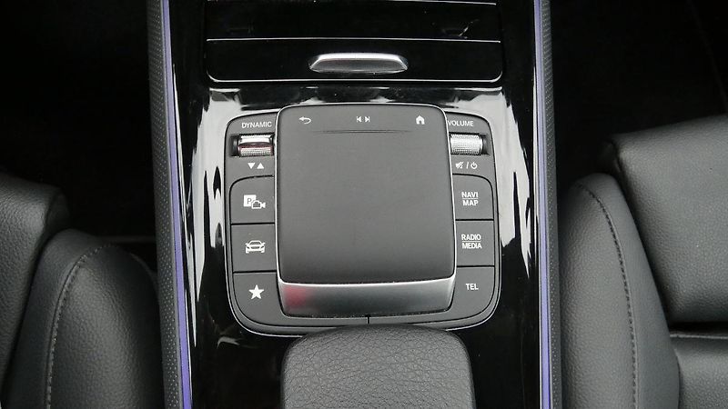 Mercedes-Benz GLB 200d 4MATIC - fotka 18 z 24