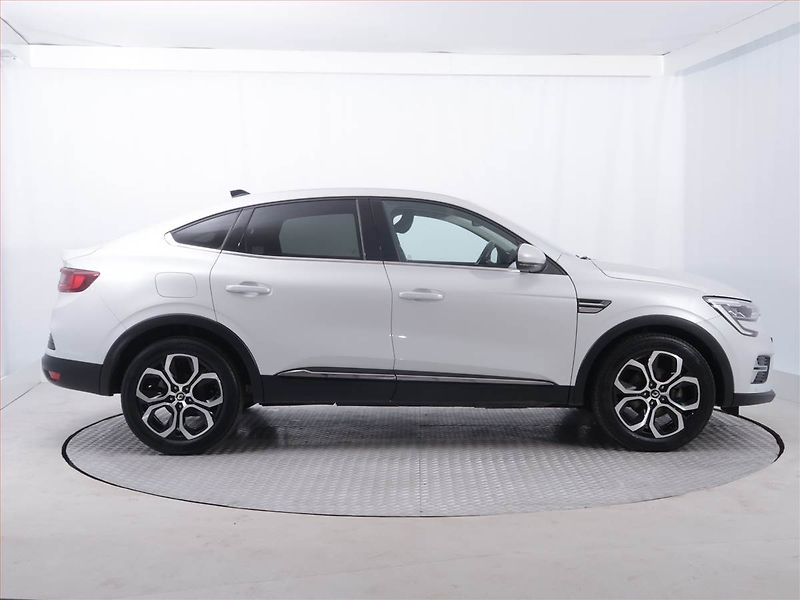Renault Arkana (2022) E-Tech - fotka 6 z 19