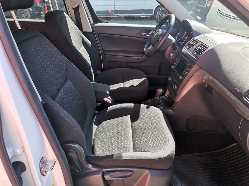 Škoda Yeti (2014) 2.0TDi 103kw DSG 4x4 Elegance - fotka 14 z 27