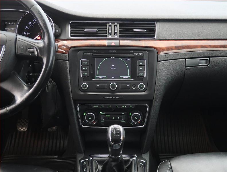 Škoda Superb (2011) Elegance 1.4 TSI, Navi, Xenony - fotka 12 z 23