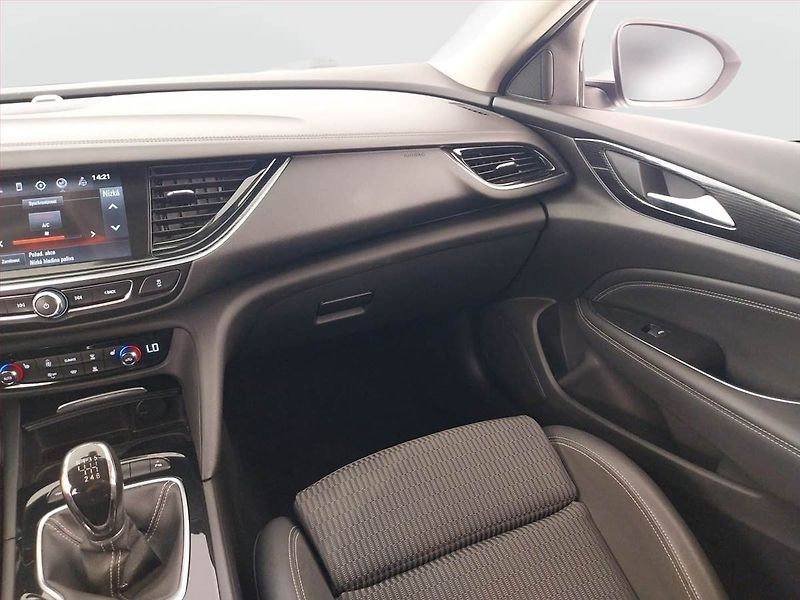 Opel Insignia (2018) 2.0 CDTI, 4X4, Serv.kniha - fotka 8 z 22