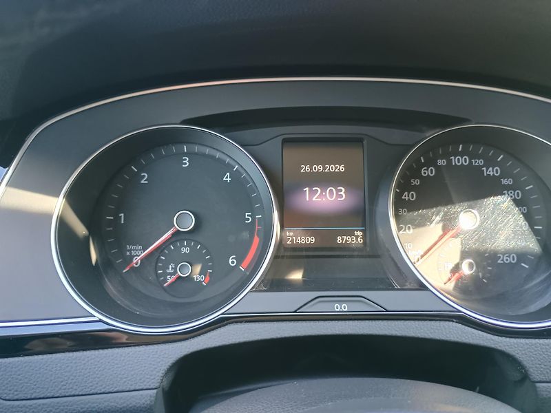 Volkswagen Passat Variant (2017) 2.0 TDi Highline - fotka 13 z 22