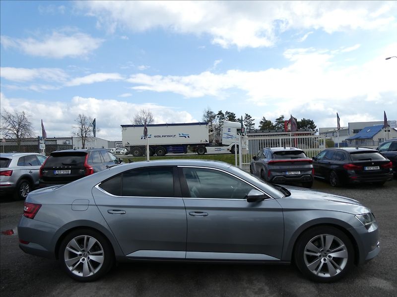 Škoda Superb 2,0 TDi STYLE DSG, 2x kola, ČR - fotka 10 z 43