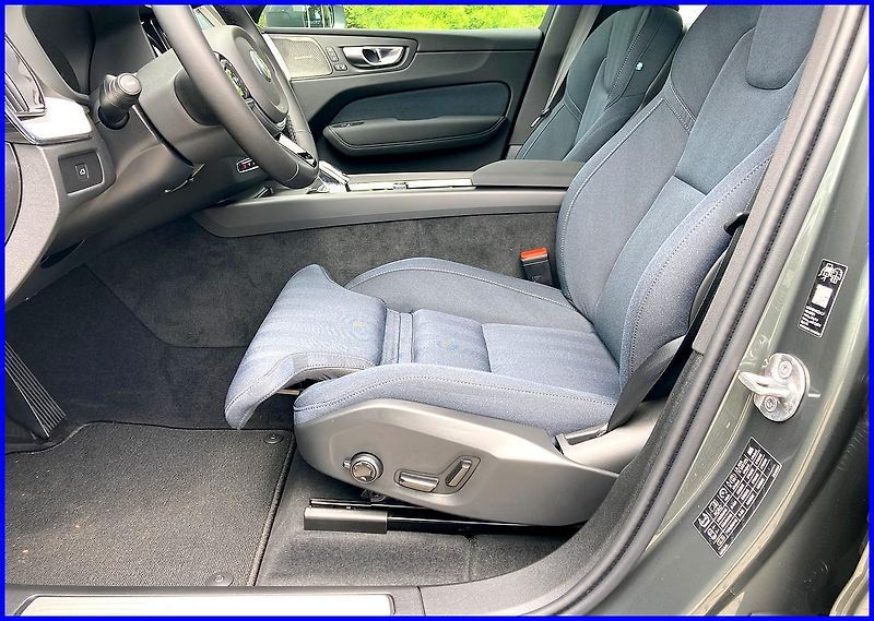 Volvo XC60 (2026) B5 AWD PLUS BR.+4SERVIS/ZÁRUKA - fotka 33 z 43