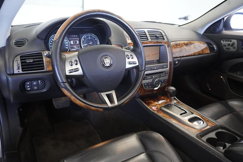Jaguar XK 4.2 V8 kabrio - fotka 15 z 30