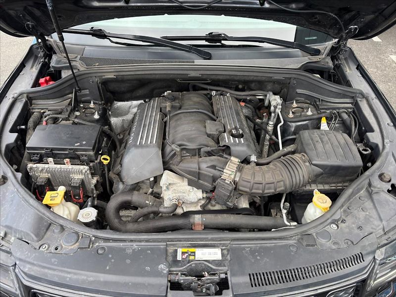 Jeep Grand Cherokee 6,4 SRT  6,4 V8 Hemi - fotka 11 z 30