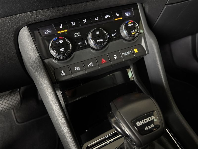 Škoda Karoq 2,0 TDi  DSG 4x4 Style Virtual - fotka 41 z 44