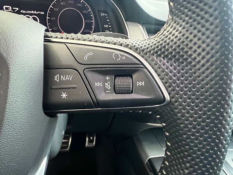 Audi Q7 S-line  50TDI 210kW - fotka 7 z 21