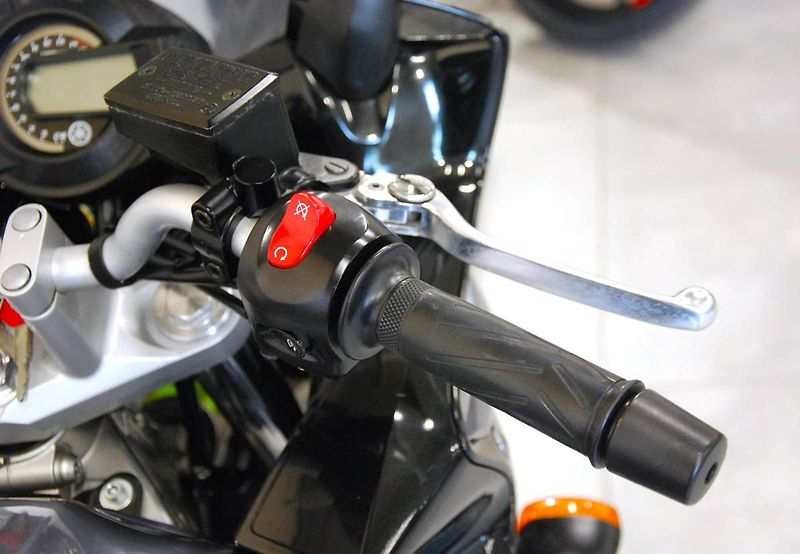 Yamaha FZ 6 S Fazer (2008) FZ6 S - nové pneu, hezký stav, - fotka 9 z 20