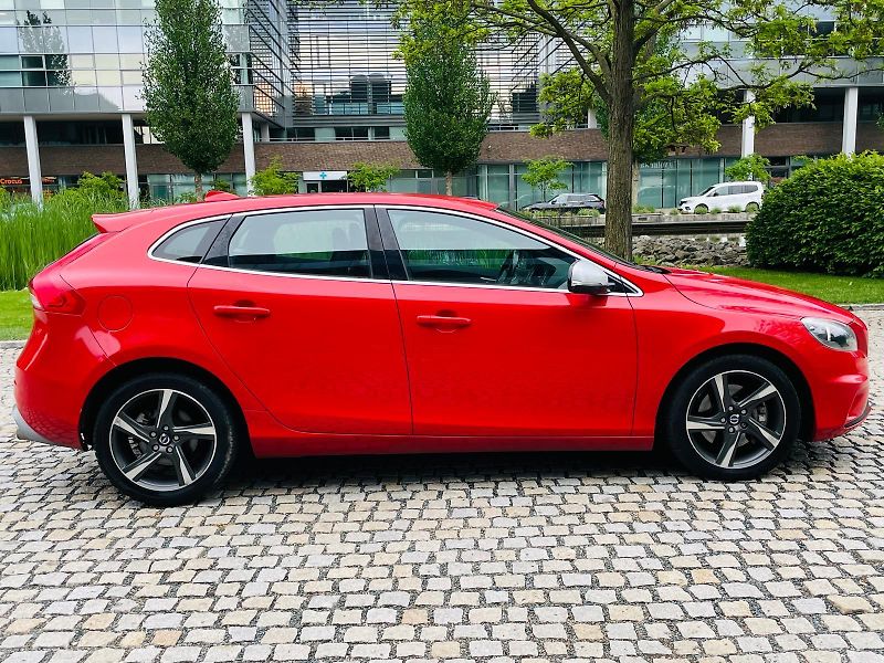 Volvo V40 2.0 D3 R-DESIGN MANUÁL TAŽNÉ - fotka 11 z 45