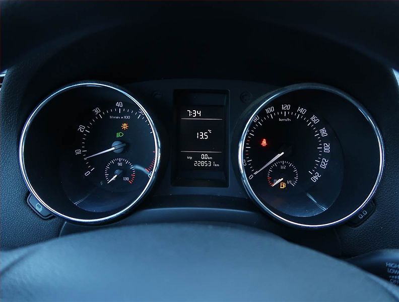 Škoda Yeti (2011) 1.2 TSI, Serv.kniha, po STK - fotka 11 z 14