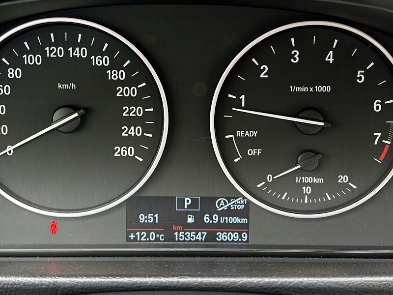 BMW Řada 3 320i xDrive, 1.majitel - fotka 21 z 25
