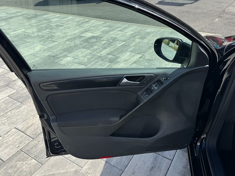 Volkswagen Golf (2012) Comfortline 1.2 TSI 63kW - fotka 9 z 32